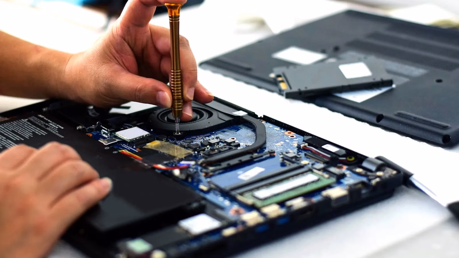 hardware-vs-software-my-guide-to-diagnosing-computer-issues-in-2025-image-0