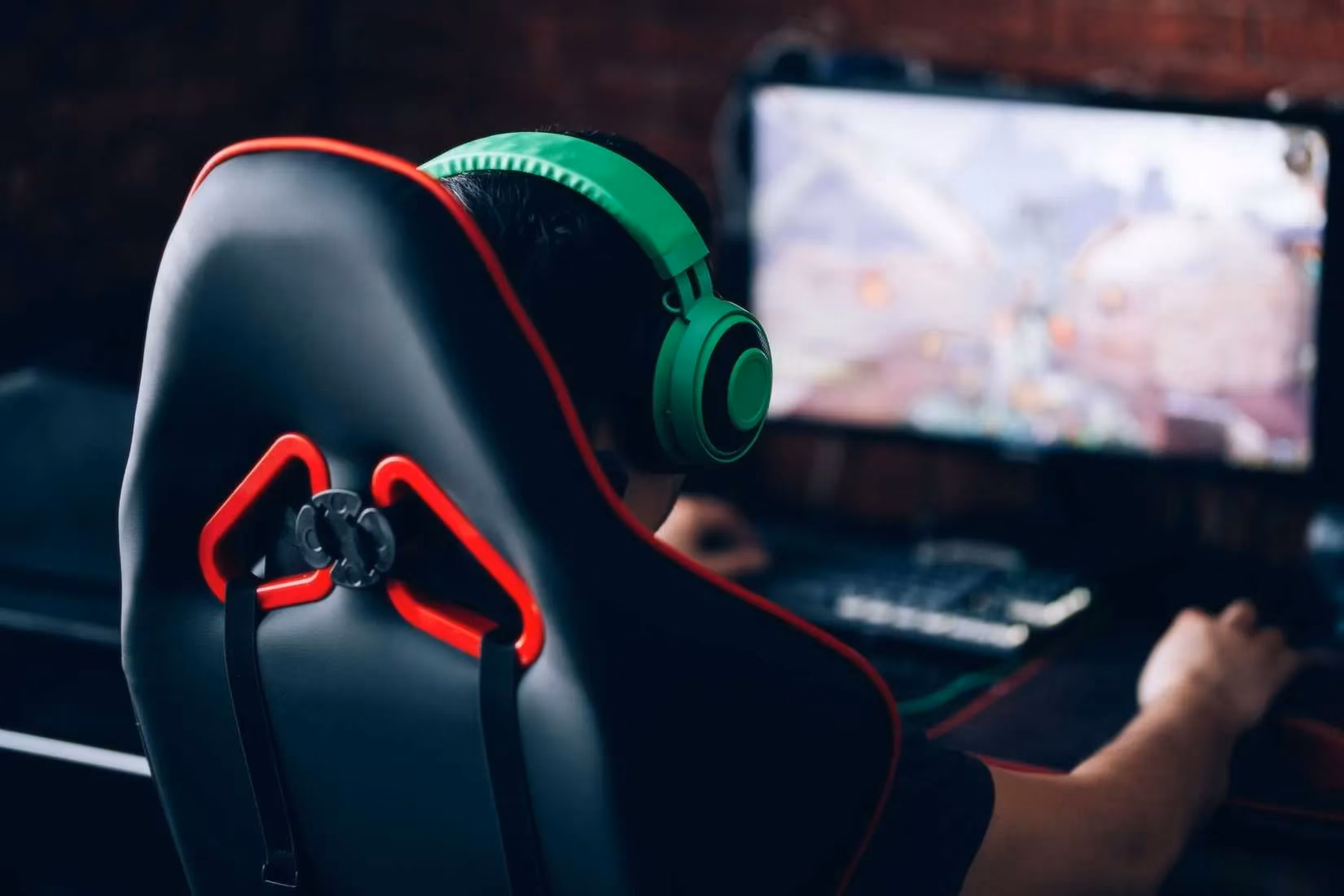 switching-from-laptop-to-desktop-the-surprising-benefits-in-2026-image-0