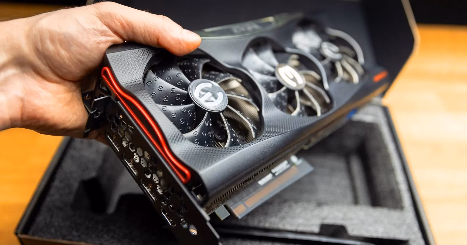 nvidia-gtx-vs-rtx-in-2026-the-old-guard-meets-ray-tracing-royalty-image-0